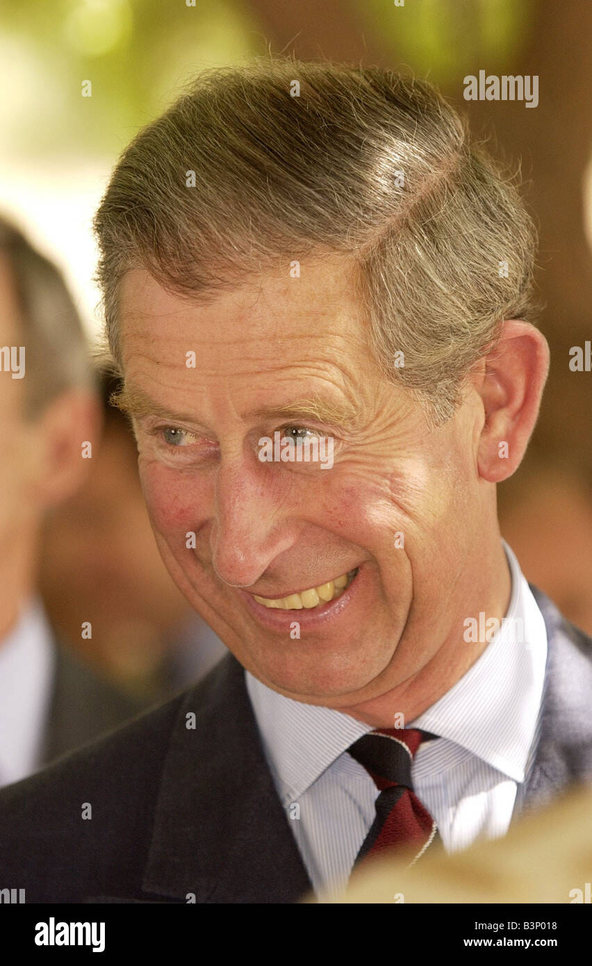 Il principe Charles Novembre 2003 Visite Muscat Oman il Principe Carlo assiste la rimembranza giorno di servizio in Muscat Oman Foto Stock