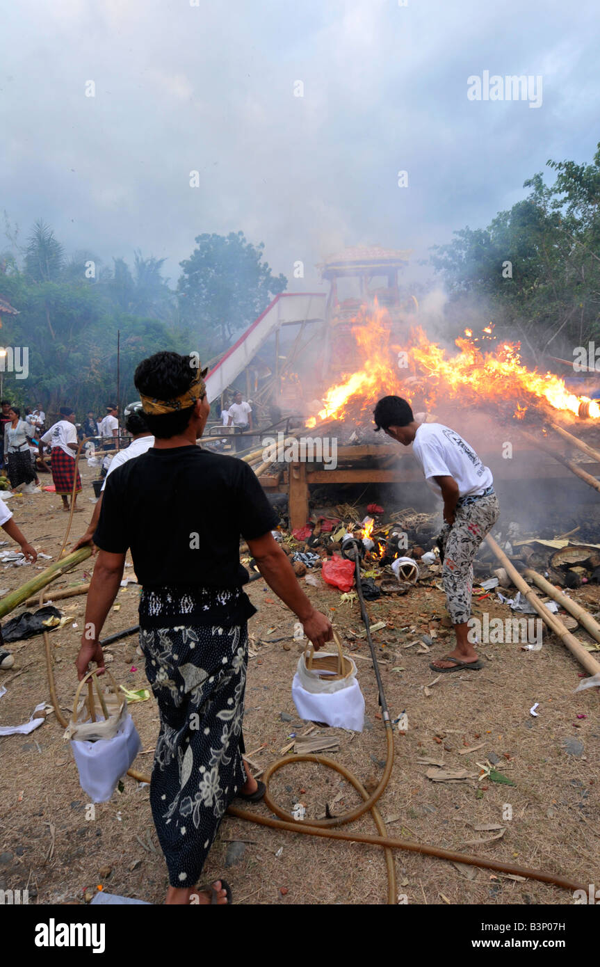 Massa cerimonia di cremazione , klungkung , bali , Indonesia Foto Stock