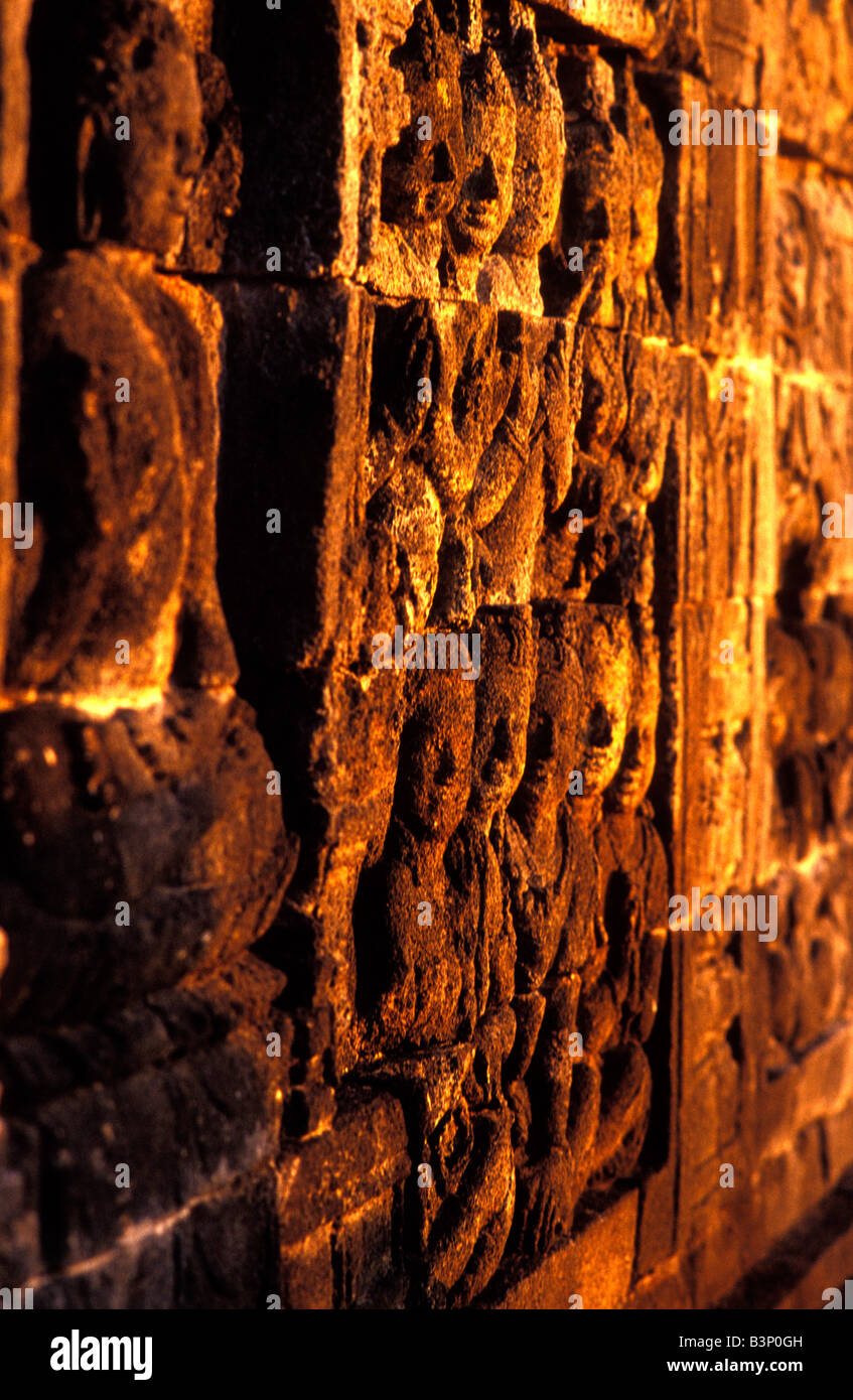 La parete orientale della scultura di sfiato dettaglio borobudur indonesia java Foto Stock