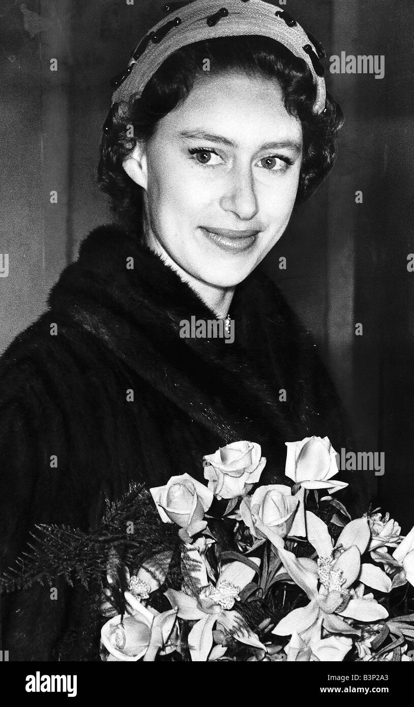 La principessa Margaret foto tenendo un mazzo di rose Foto Stock