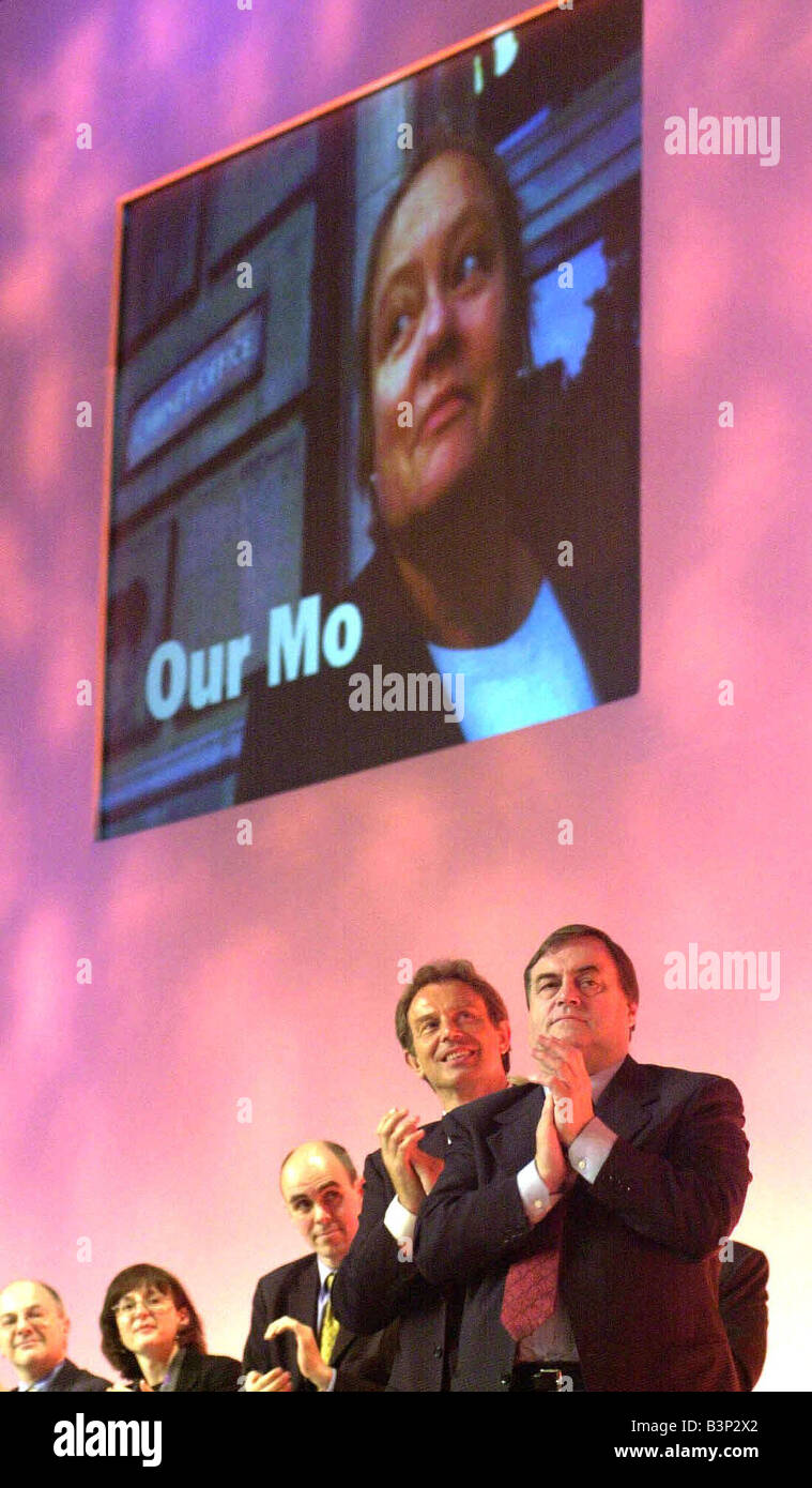 Marjory Mowlam MP applaudito da Tony Blair MP e John Prescott MP come fa il suo discorso al Partito laburista Conference Settembre 2000 Foto Stock