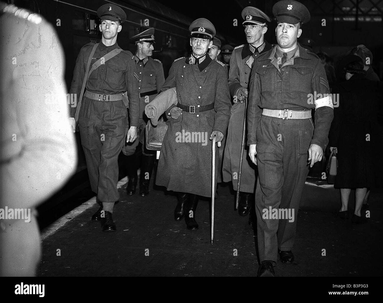 I soldati tedeschi presso la stazione di Euston London Ottobre 1945 verso la fine di WW2 Foto Stock