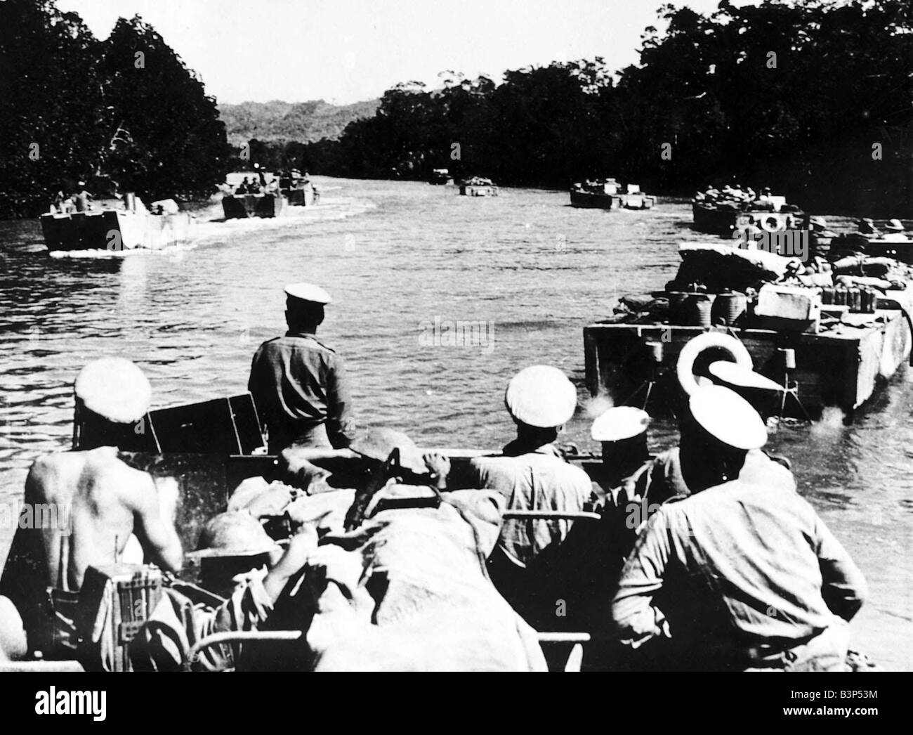 WW2 La prima ondata di assalto craft andare avanti per l'Arakan lo sbarco nei pressi di Ru Ywa Sud Est Asiatico Marzo 1945 Foto Stock