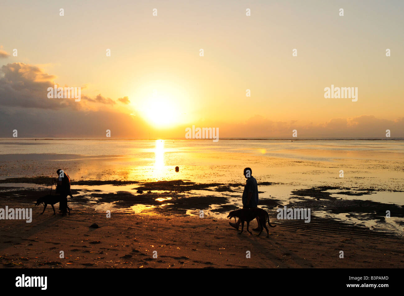 Sunrise a Sanur Beach , Sanur, Bali , Repubblica di Indonesia Foto Stock