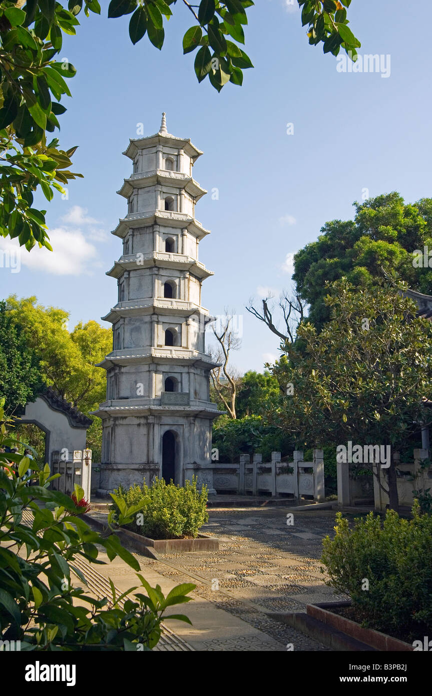 Giappone Prefettura di Okinawa Naha. Chinese Garden park e pagoda Foto Stock
