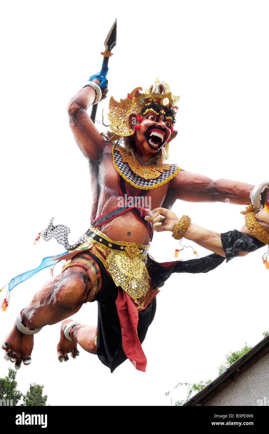 La scultura di un guerriero selvaggio, Ubud, Bali, Indonesien Foto Stock