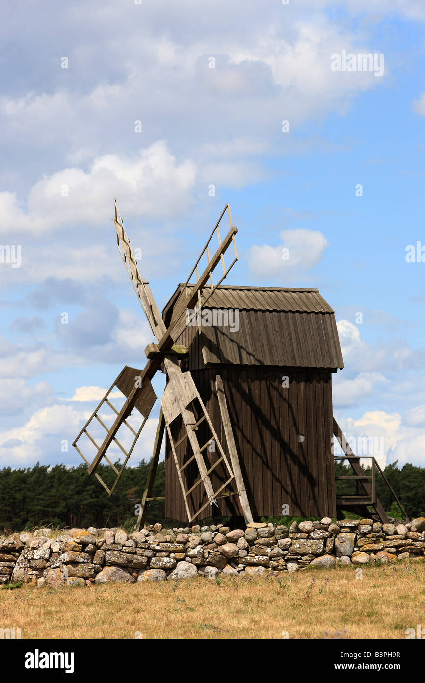 Uno dei rimanenti 400 mulini a vento da originariamente 2000, Oeland, contea di Kalmar, in Svezia, in Scandinavia, Europa Foto Stock