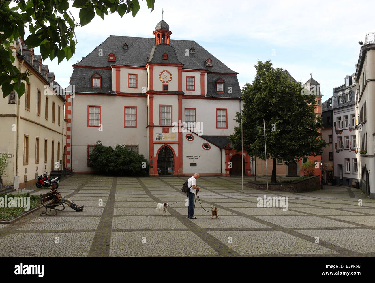 Altes Kaufhaus mit dem Augenroller, un ex grande magazzino con la statua di una testa che rotola i suoi occhi, ora il sito di t Foto Stock