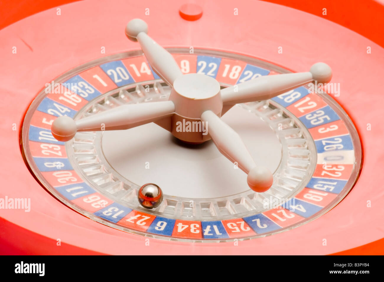 Oggetto bianco sulla ruota della roulette closeup Foto Stock