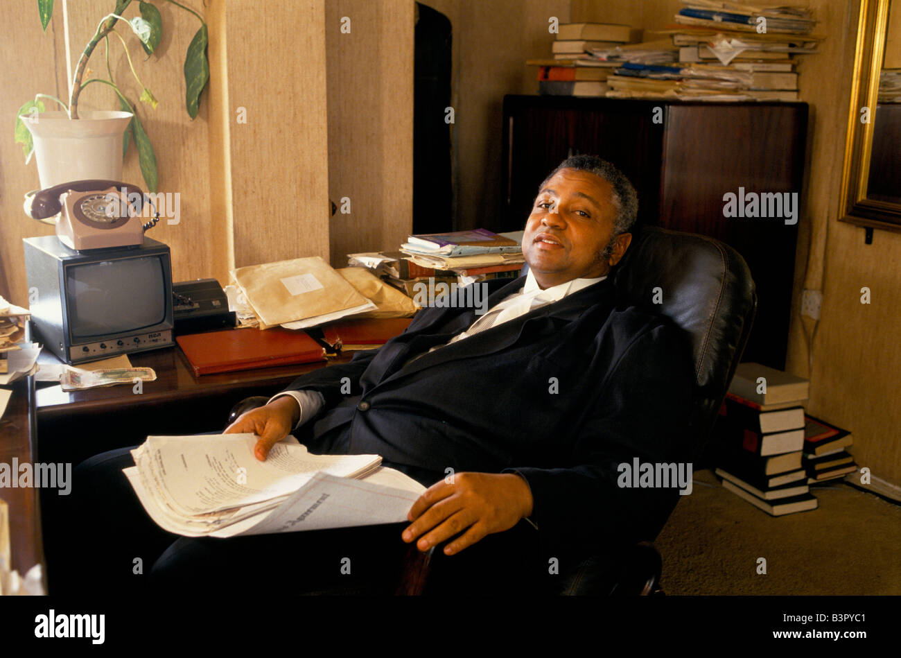 SIERRA LEONE", avvocato nel suo ufficio, Freetown, luglio 1992. Foto Stock
