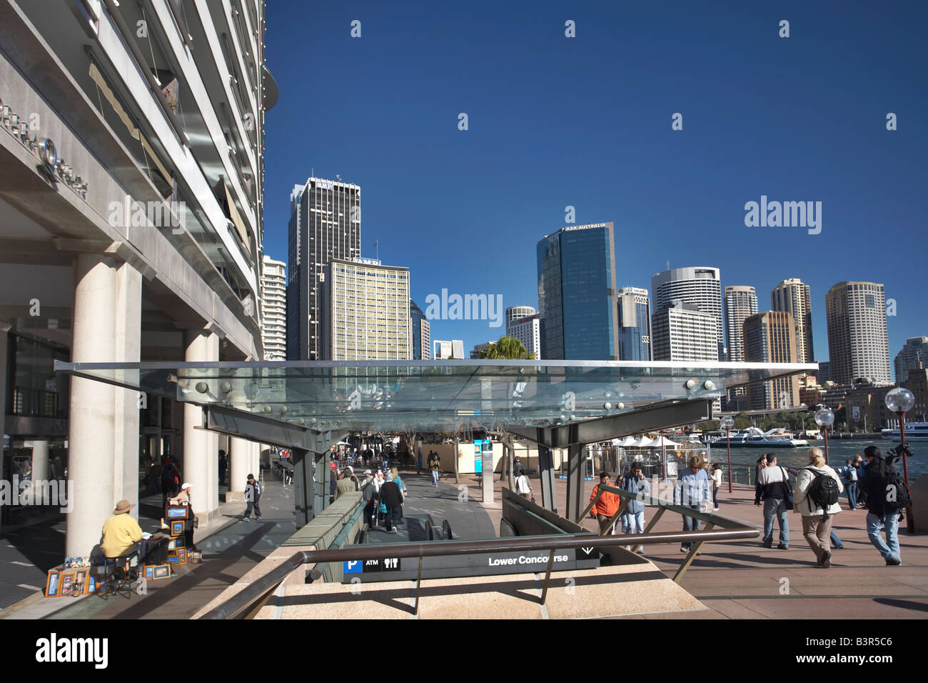 Città di Escalator outdoor trasporto persone passi boulevard Sydney Harbour movimento up down mobile in movimento a piedi ride Foto Stock