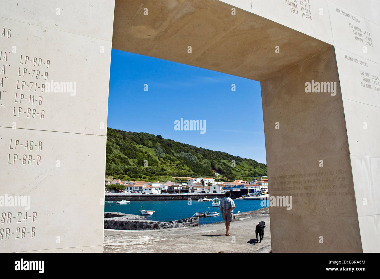 Monumento a whalers dall artista portoghese Pedro Cabrita Reis in Lages do Pico isola Pico Azzorre Portogallo Foto Stock
