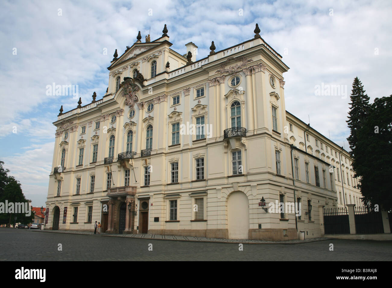 Esterno del Palazzo Arcivescovi Praga Repubblica Ceca Giugno 2008 Foto Stock