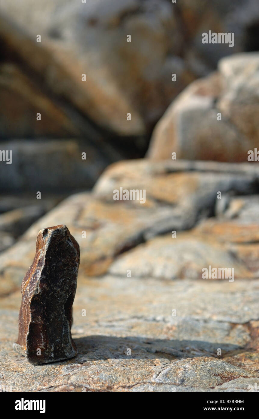 Stone bilanciato su fine sulla sommità della roccia di granito Foto Stock