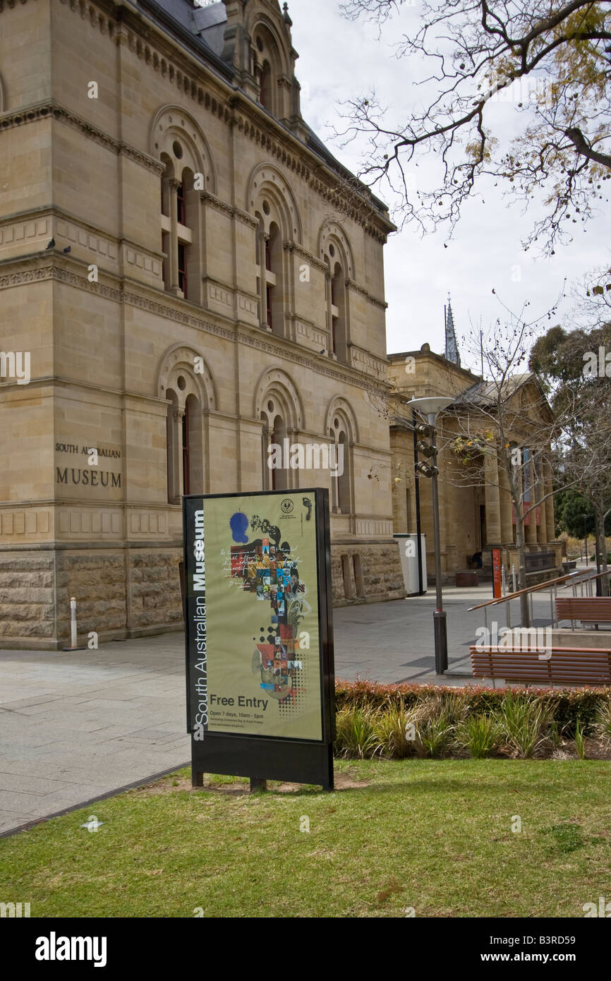 South Australian Museum facciata guardando ad est verso il South Australian Art Gallery Foto Stock