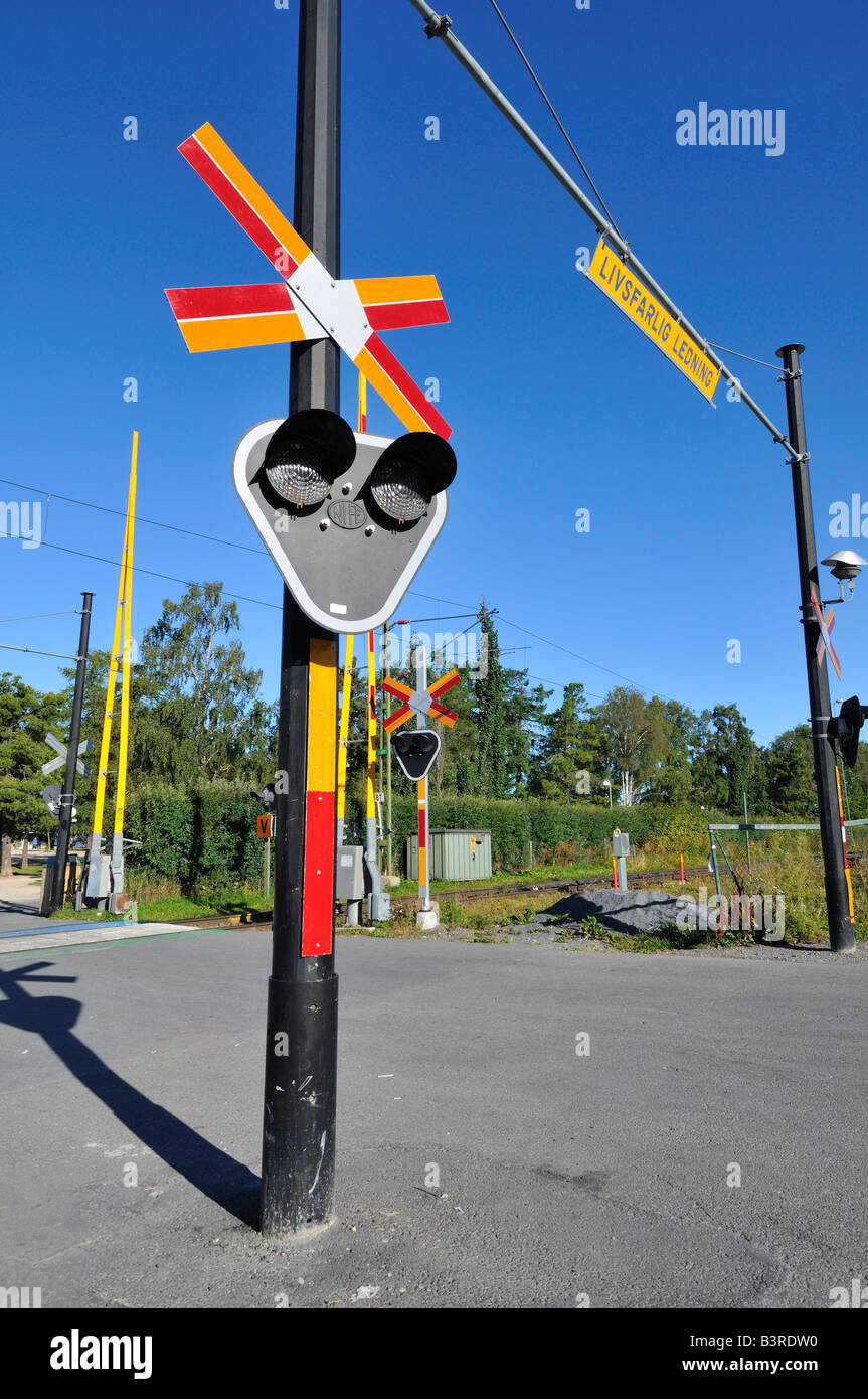 Segnale di attraversamento del pendio immagini e fotografie stock ad ...
