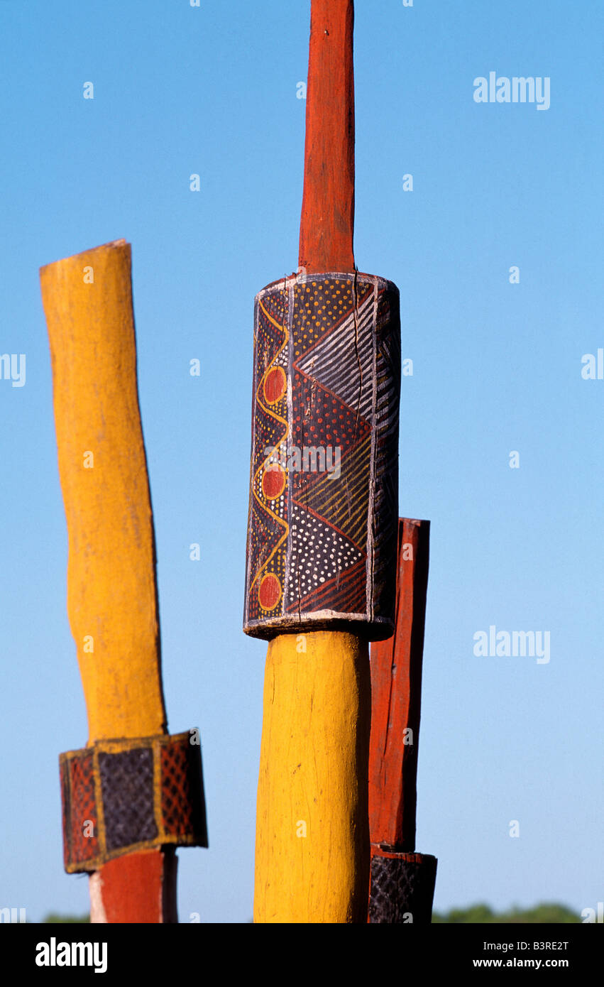 La sepoltura di pali, "Isole Tiwi", Australia Foto Stock