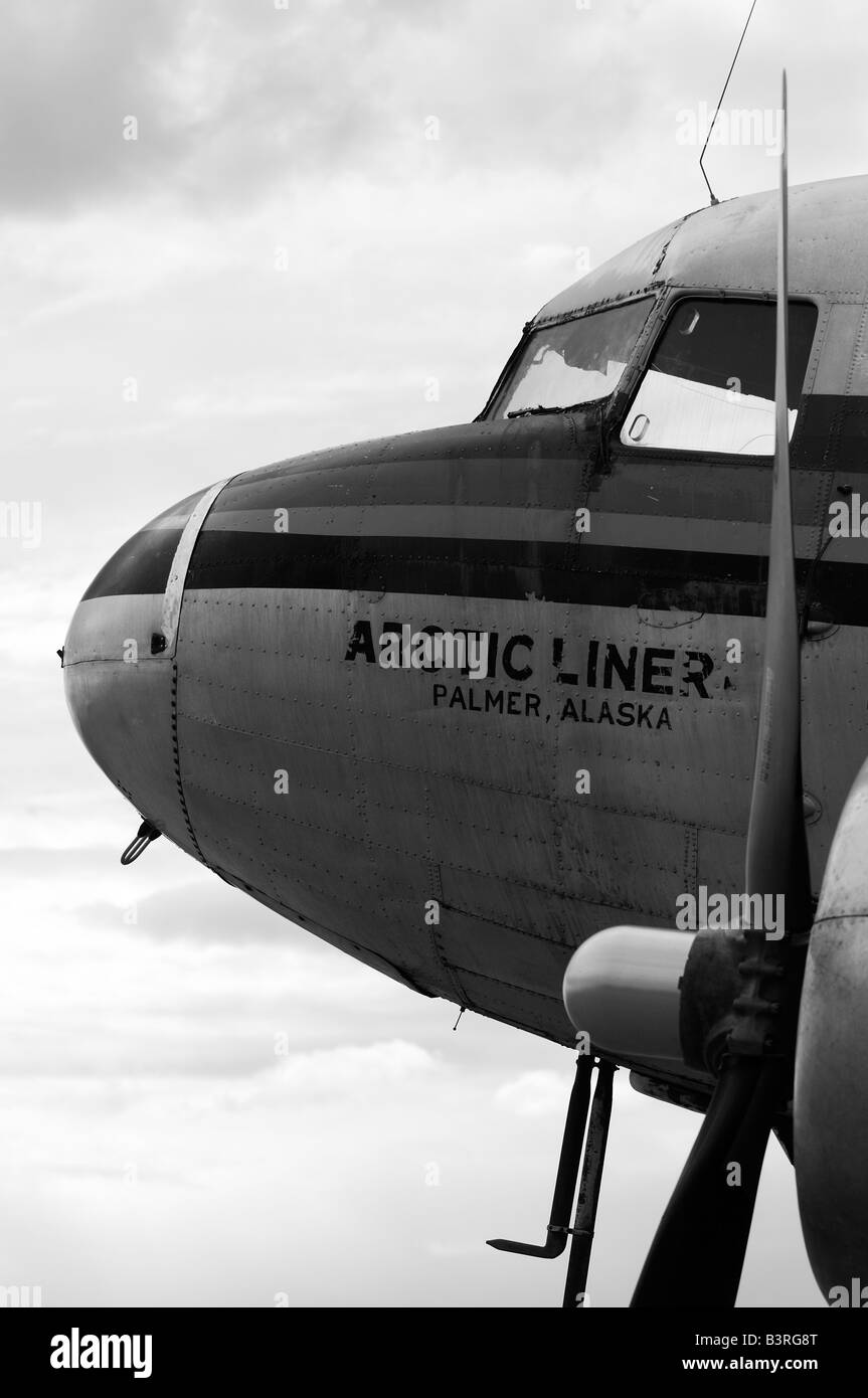 Il vecchio aereo di linea Douglas DC-3 Dakota. Anchorage in Alaska STATI UNITI D'AMERICA Foto Stock