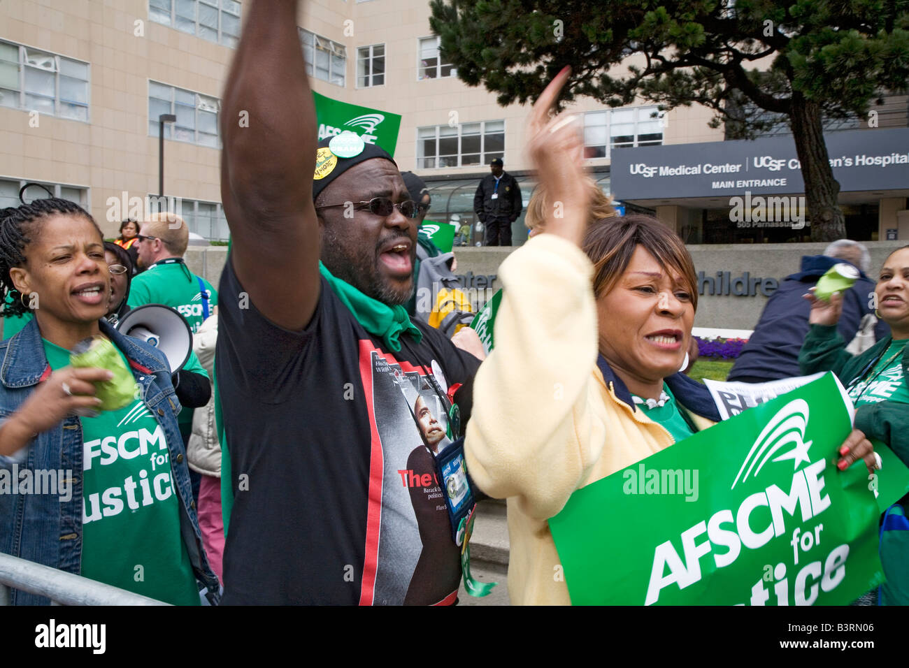 Dipendenti pubblici in lotta per il contratto presso la University of California Medical Center Foto Stock
