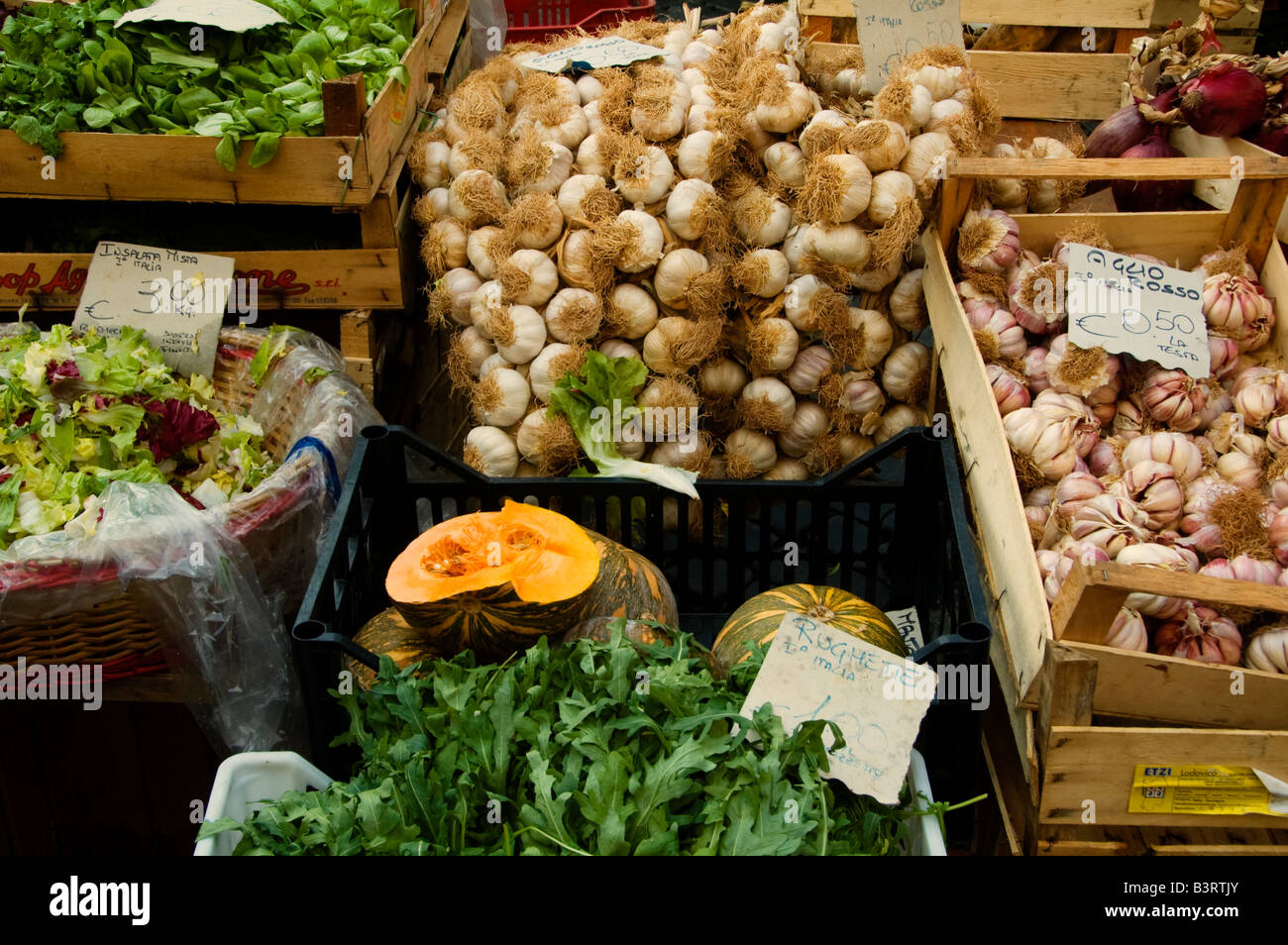 Pressione di stallo di verdura di Campo dei Fiori mercato. Roma Italia Foto Stock