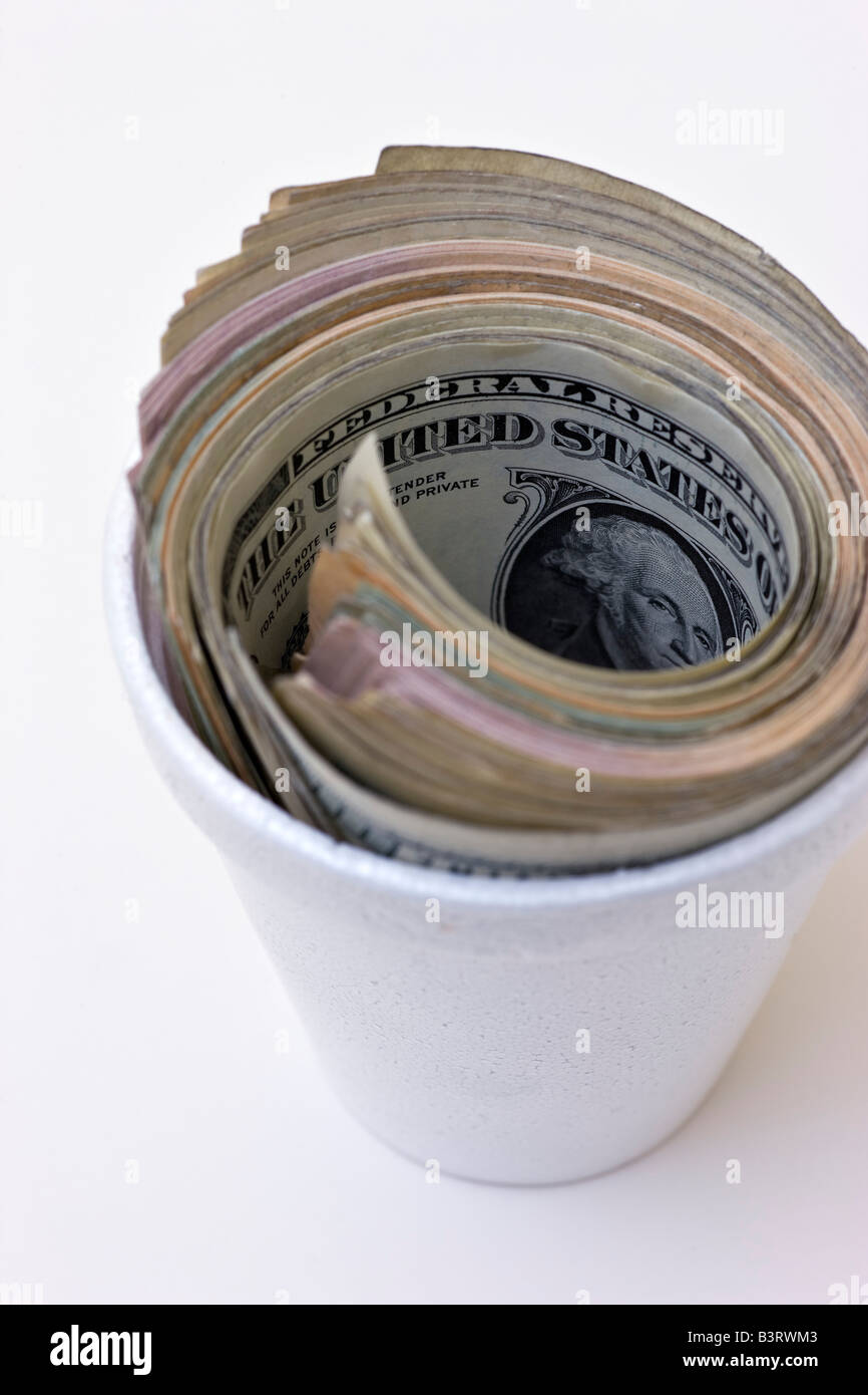 American carta moneta in styrofoam cup Foto Stock