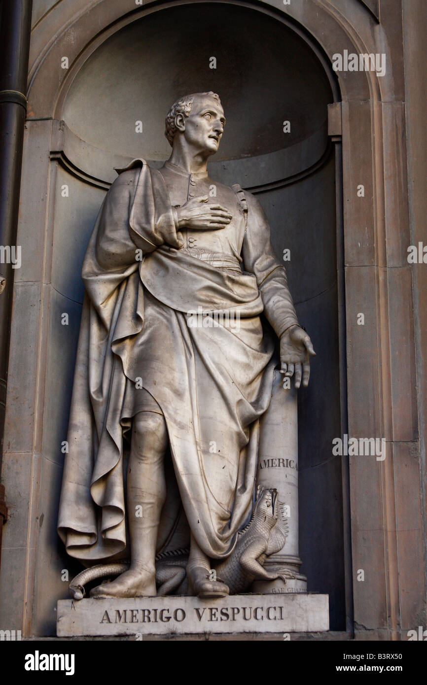 Amerigo Vespucci Statua in Piazza degli Uffici (una parte di Piazza della Signoria) Firenze (Firenze), Italia, Agosto 2008 Foto Stock