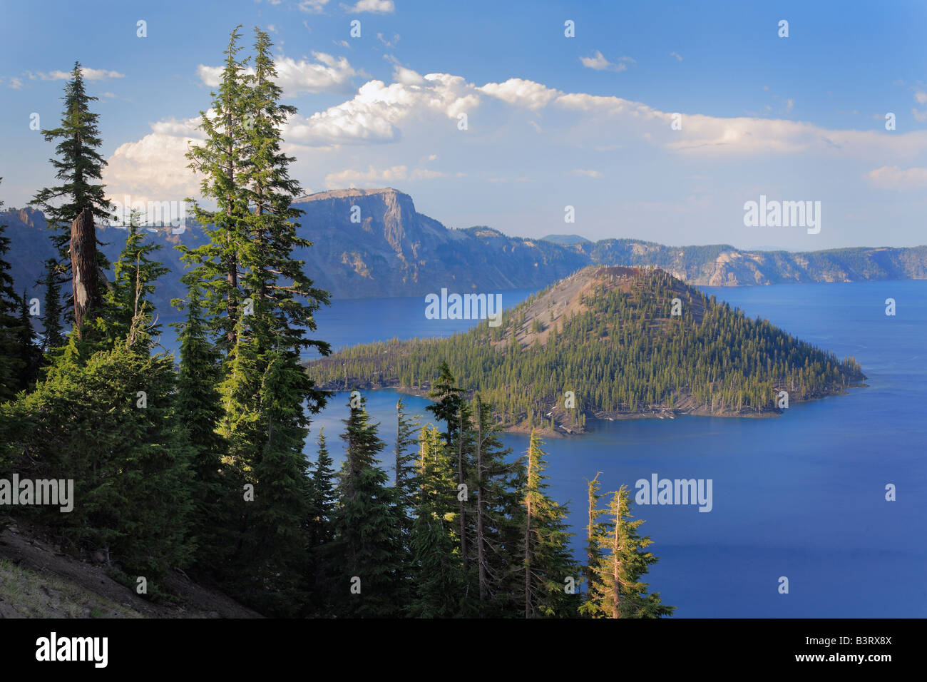 Wizard Island nel parco nazionale di Crater Lake, Oregon Foto Stock