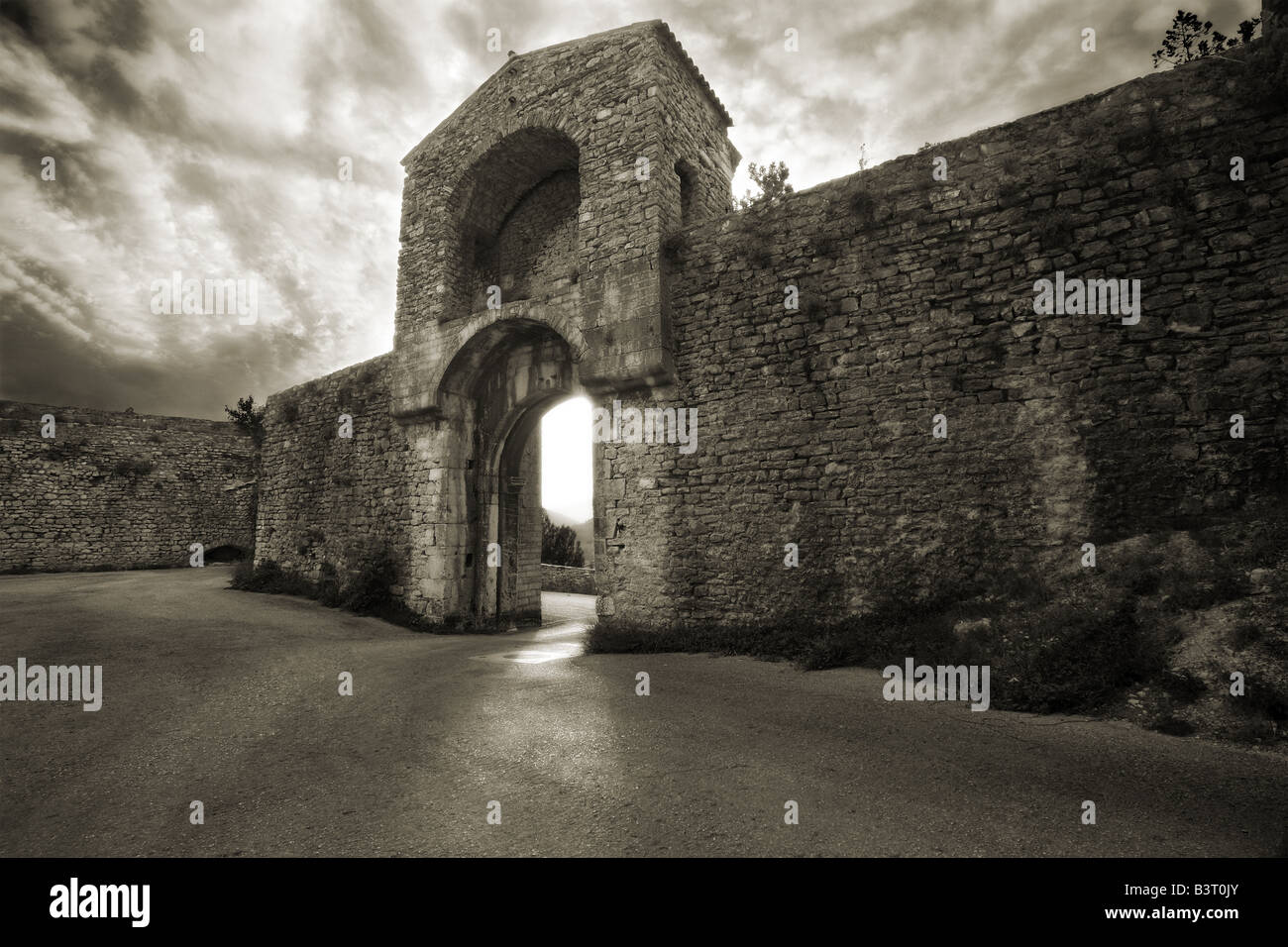 Fotografia del gateway al castello La Rocca Albornoziana in La Spoleto ITALIA Foto Stock