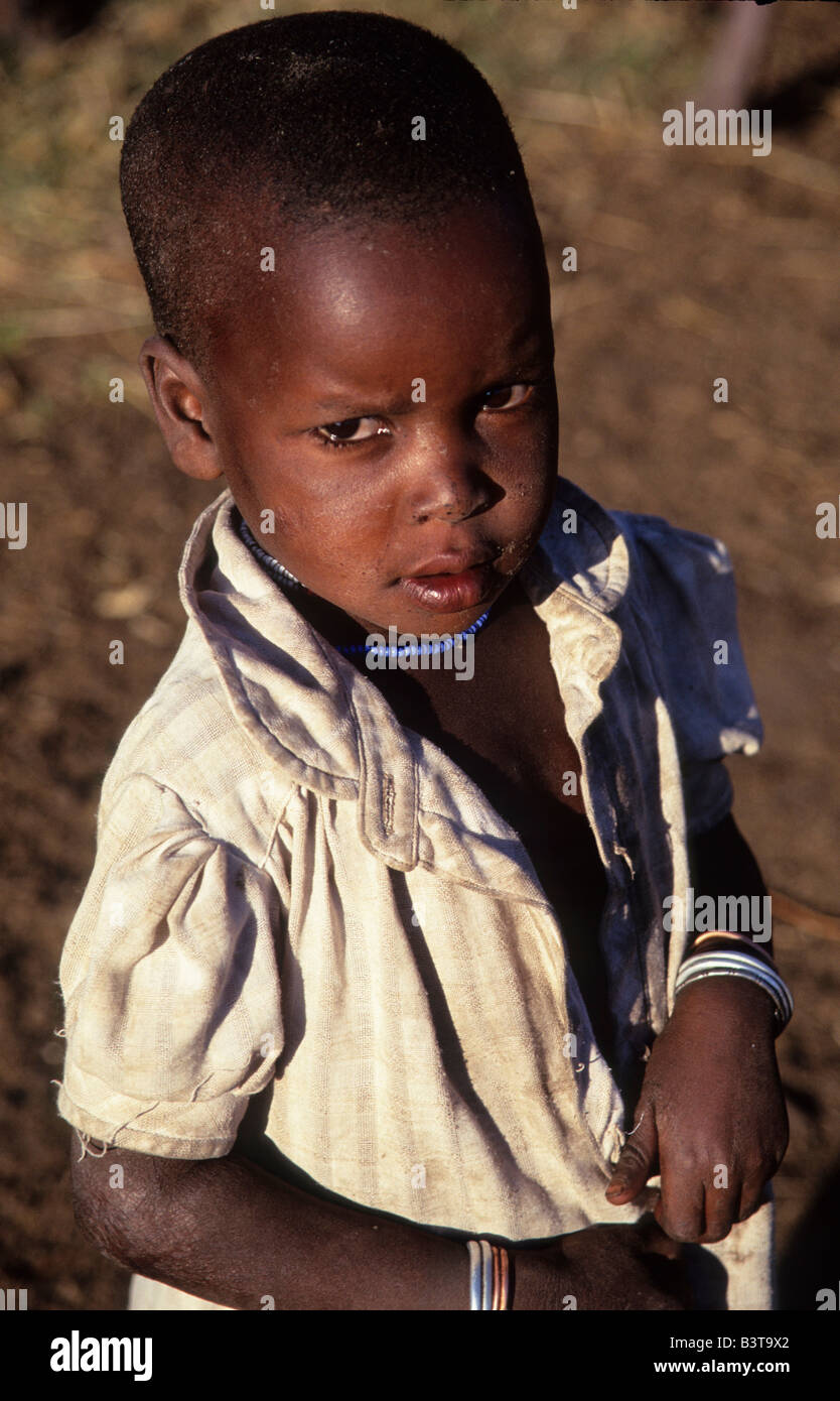 Africa, Kenia Masai Mara National Wildlife Reserve. Close-up del giovane ragazzo Masai. Foto Stock