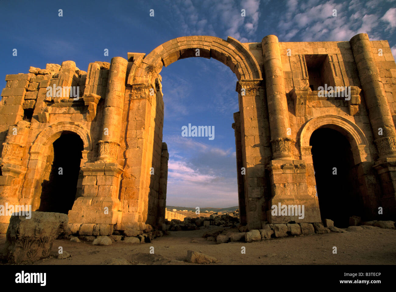 Asia, Giordania, Jerash. Arco di Trionfo, in onore di Adriano. Foto Stock