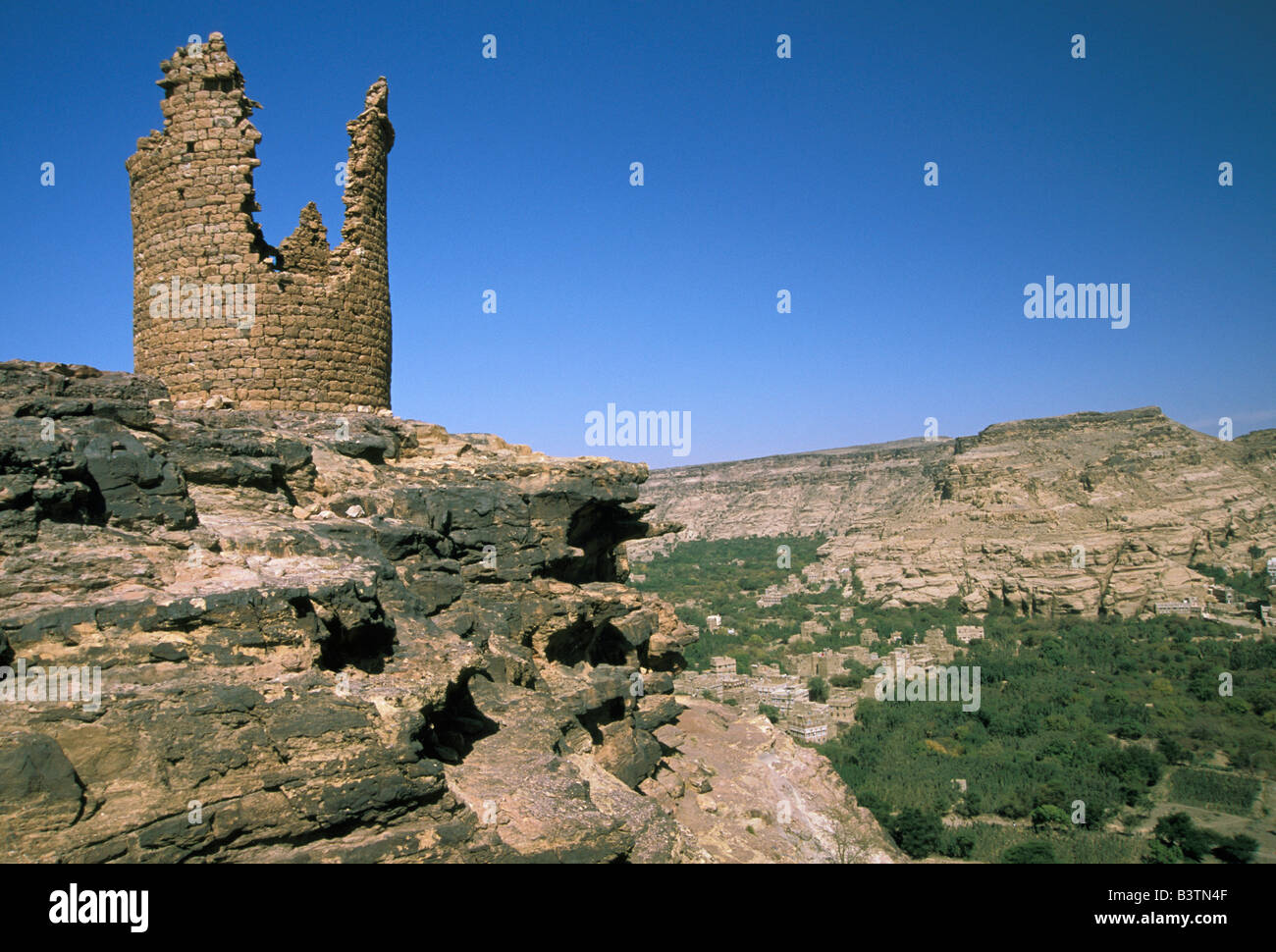 Asia, Yemen, Wadi Dhar. Torre di avvistamento rovine. Foto Stock