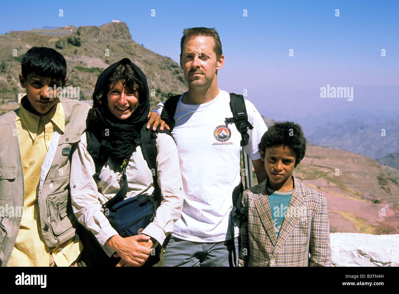 Asia, Yemen, Haraz montagne. La gente del posto e gli ospiti. Foto Stock