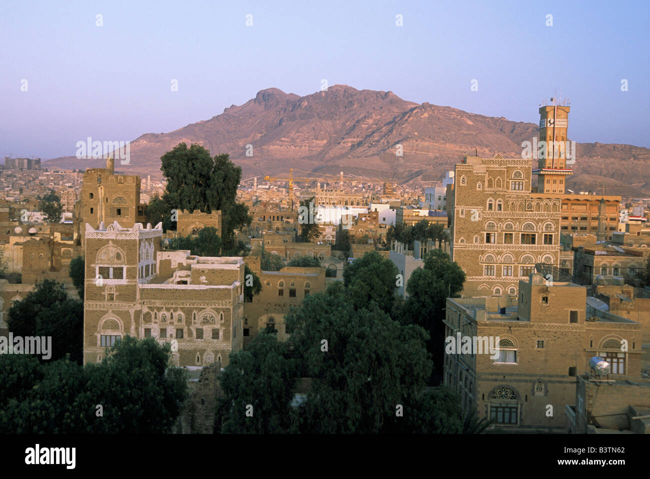 Asia, Yemen, Sana'a. Vista su Bayt Sabri. Foto Stock