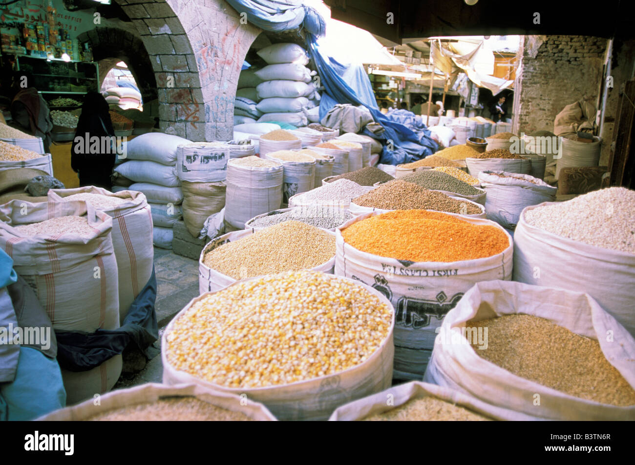Asia, Yemen, vecchio di Sana'a. Spezie e i grani di mercato. Foto Stock