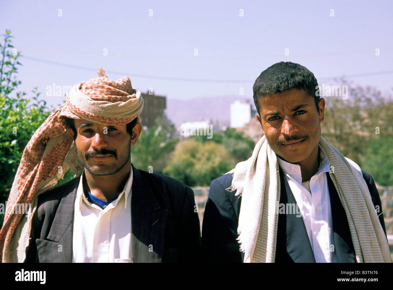 Asia, Yemen, Sana'a. Bab Al-Sabah, yemeniti uomini. Foto Stock