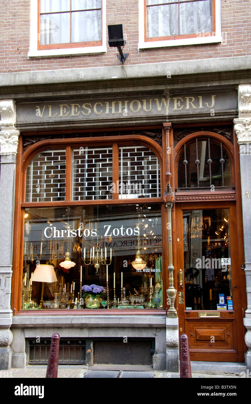 Europa, Paesi Bassi (aka Holland), Amsterdam. Il centro di windows, negozio di antiquariato. Foto Stock