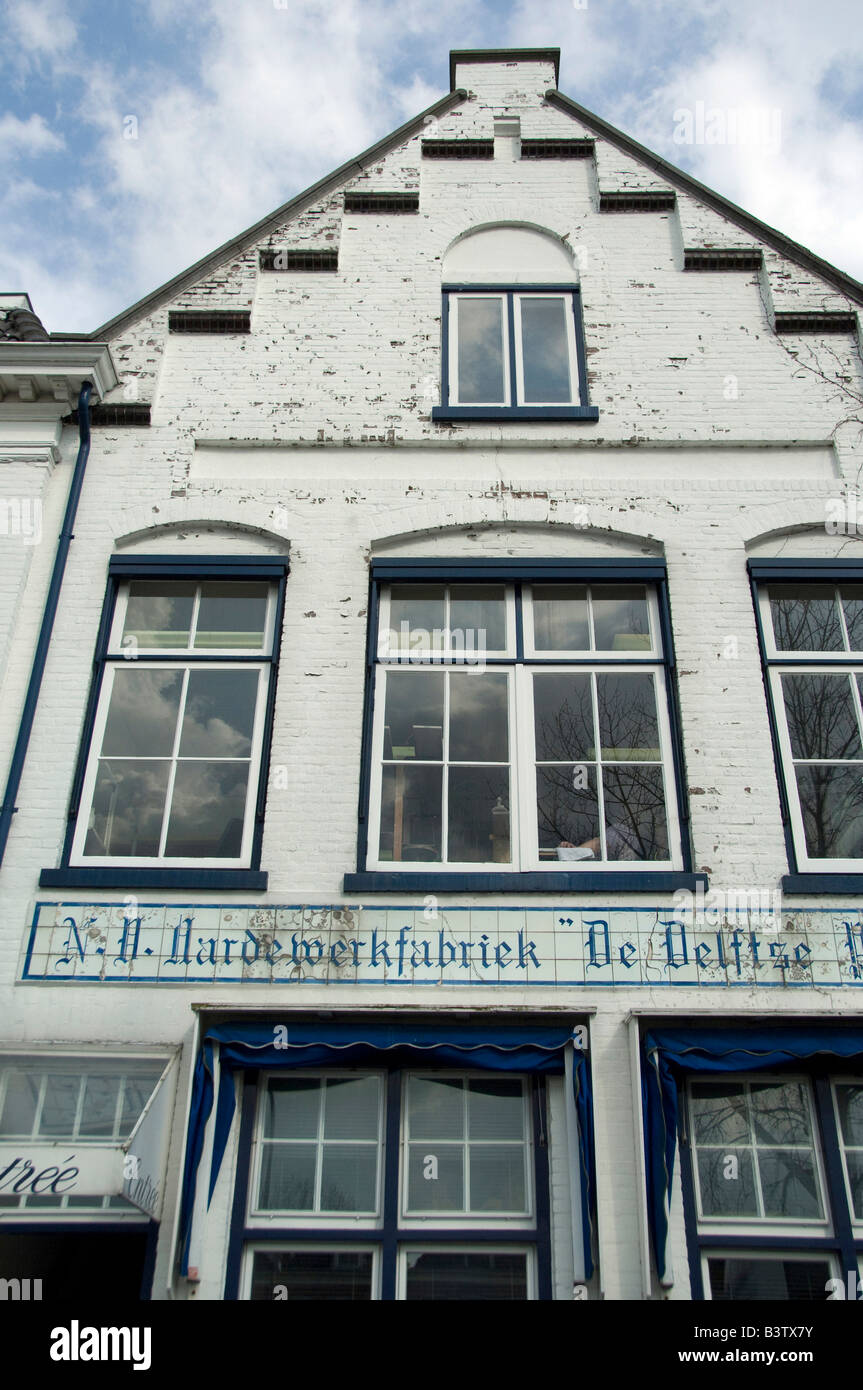 Europa, Paesi Bassi (aka Holland), Delft. Royal Delft fabbrica dal 1653. esterno dell'edificio. Foto Stock