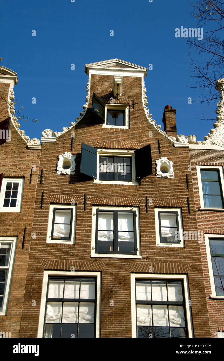 Europa, Paesi Bassi (aka Holland), Amsterdam. Tipica architettura olandese. Foto Stock