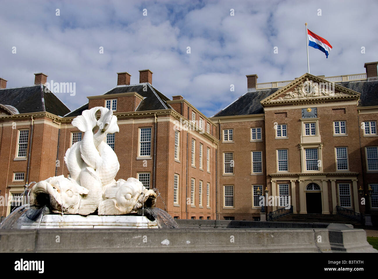 Paesi Bassi (aka Holland), Apeldoorn nei pressi di Arnhem. Museo Nazionale Paleis Het Loo (aka Het Loo Palace). Ala Ovest ingresso. Foto Stock