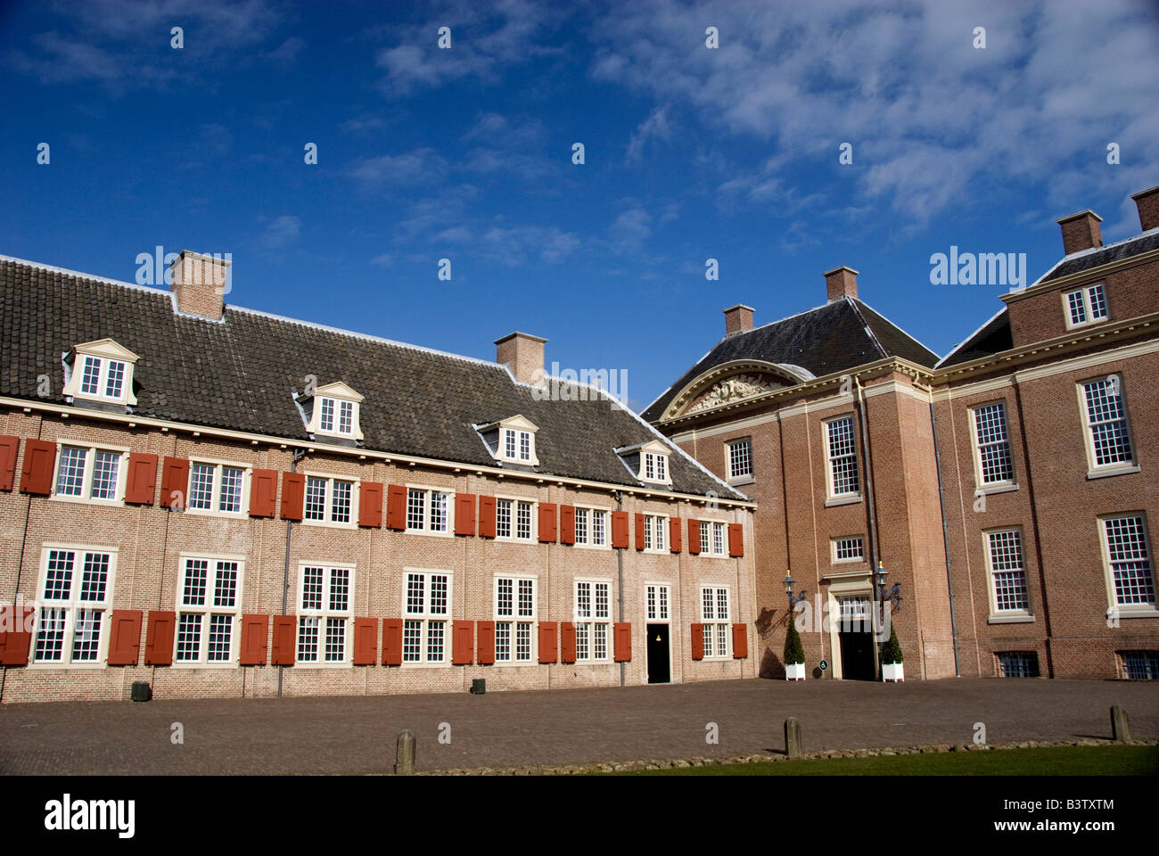 Paesi Bassi (aka Holland), Apeldoorn nei pressi di Arnhem. Museo Nazionale Paleis Het Loo (aka Het Loo Palace). Ingresso ovest. Foto Stock