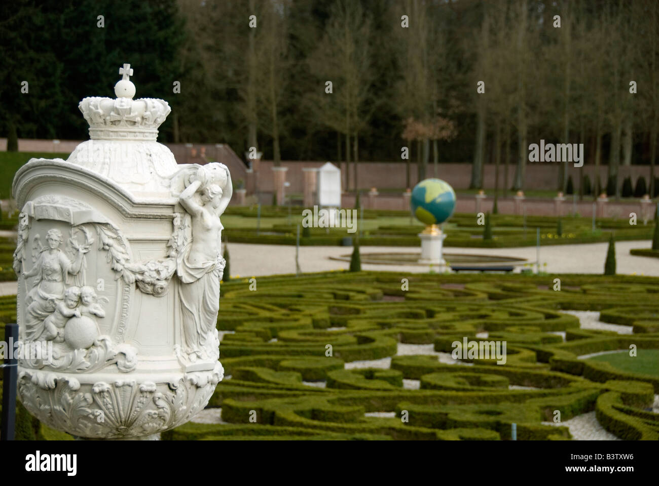 Paesi Bassi (aka Holland), Apeldoorn. Museo Nazionale Paleis Het Loo (aka Het Loo Palace). Giardini inferiori. Foto Stock