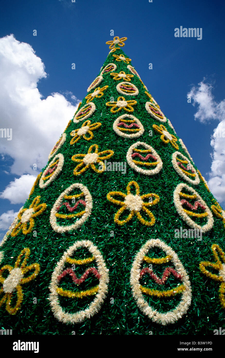 Albero di Natale artificiale a sud della frontiera, un famoso punto di riferimento sulla Interstate 95 sul Nord e Sud Carolina confini Foto Stock