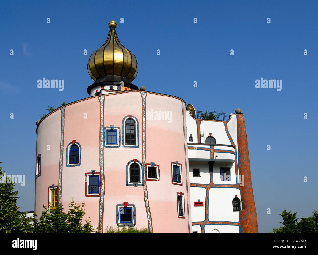 Architettura eccentrica del Rogner Spa Termale e Hotel progettato da Friedensreich Hundertwasser di Bad Blumau Austria Foto Stock