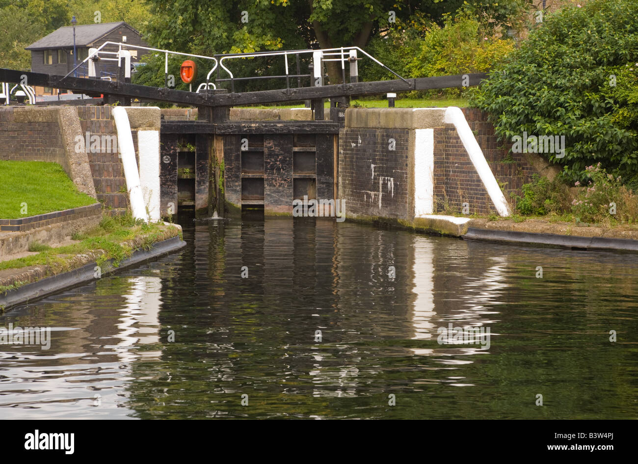 Cancelli di blocco presso il Grand Union Canal, Harefield, Middlesex, West London, Sud-est dell' Inghilterra, Foto Stock