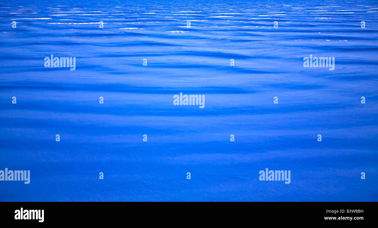 Telaio pieno di acqua blu Foto Stock