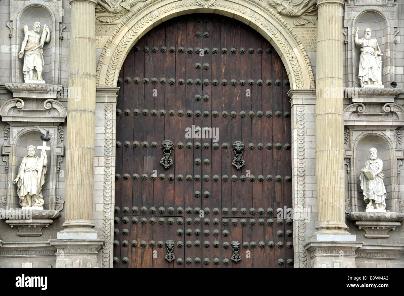 Sud America, del Perù, Lima. Storica Plaza de Armas (aka Plaza Mayor). Cattedrale di Lima. Foto Stock