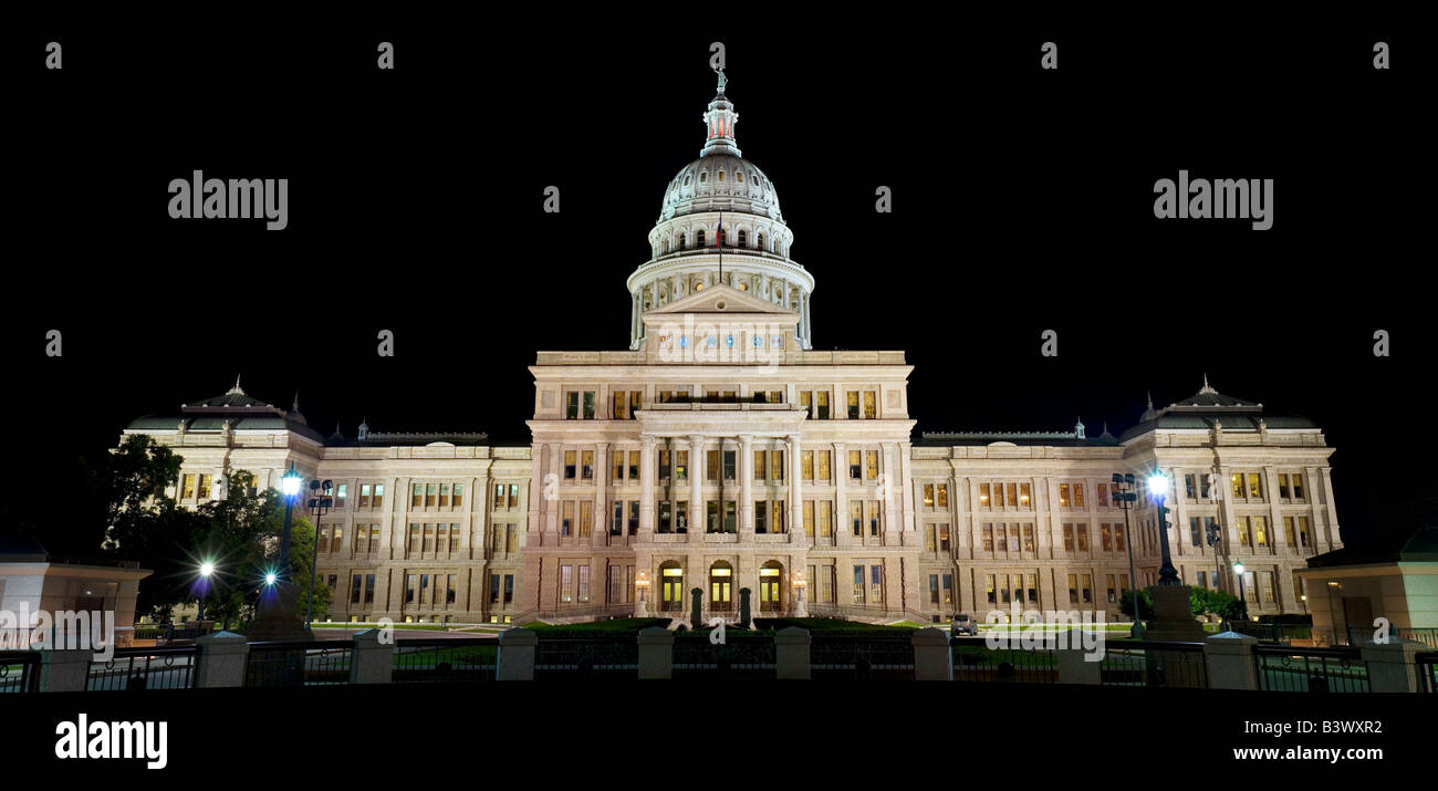 Immagine ad alta risoluzione del Texas State Capitol Building di Austin in Texas durante la notte Foto Stock