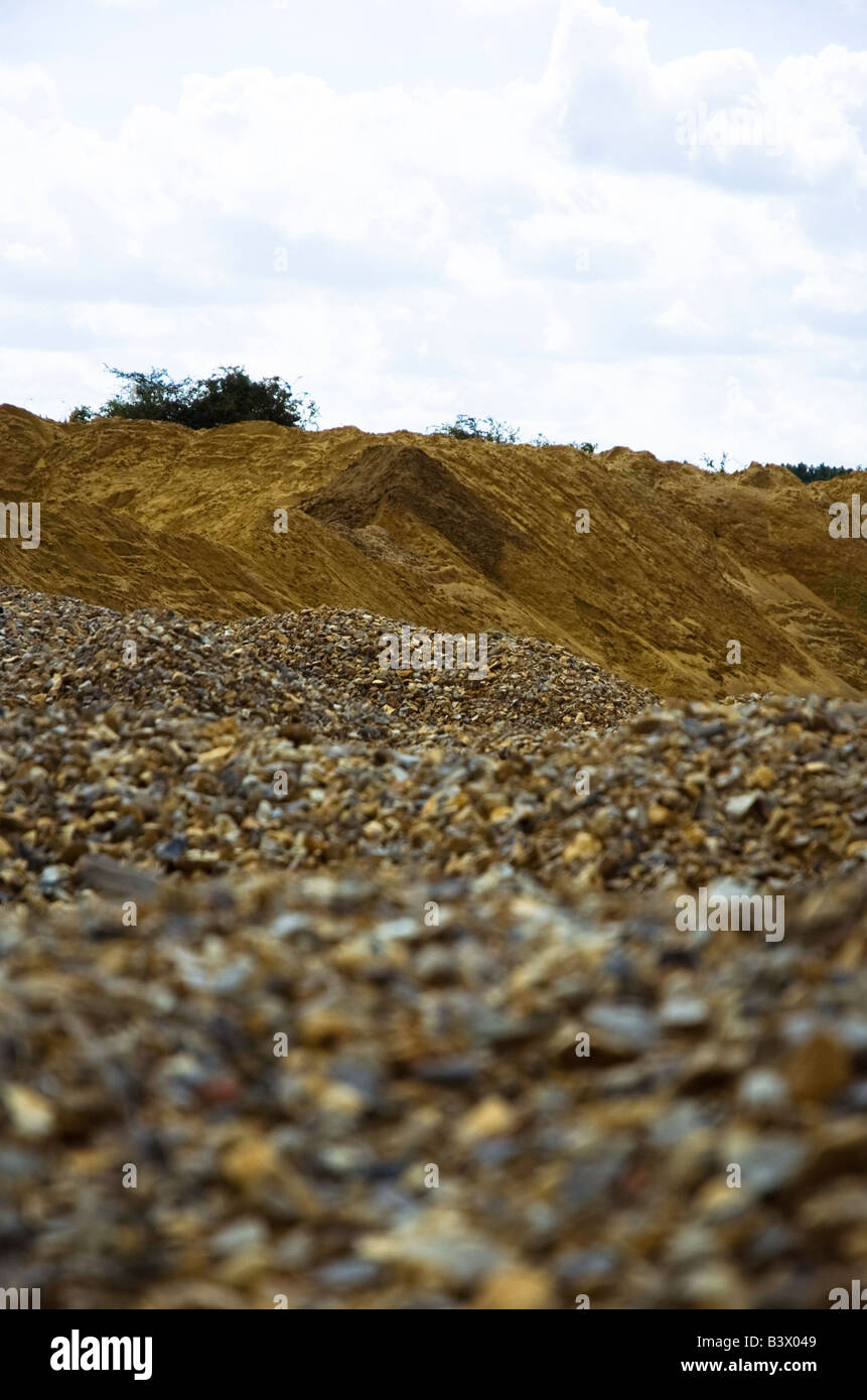 Una cava memorizza aggregato calcestruzzo di sabbia e scogli Foto Stock