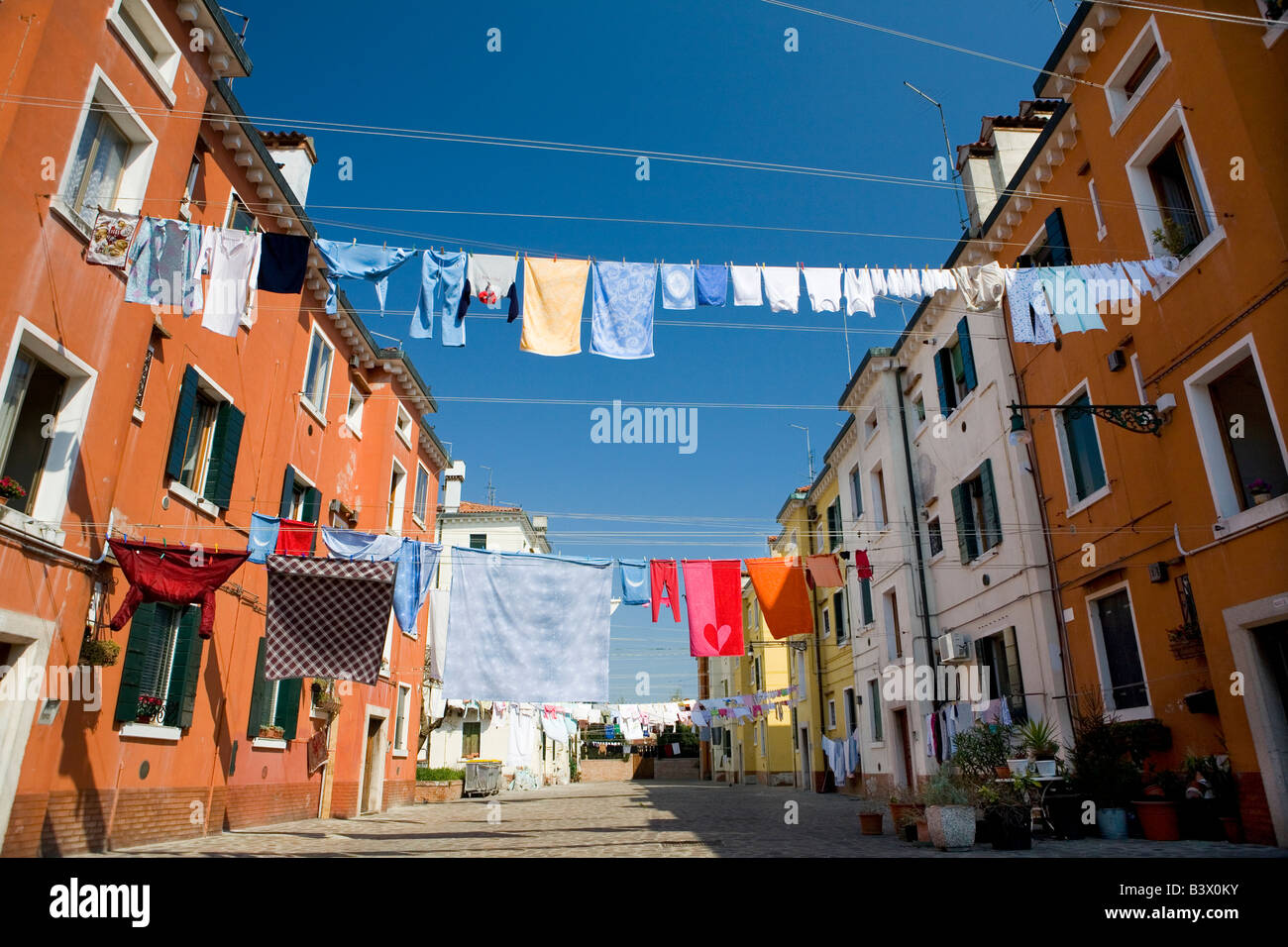 Lavaggio e asciugatura nel quartiere di Castello Venezia Italia Foto Stock