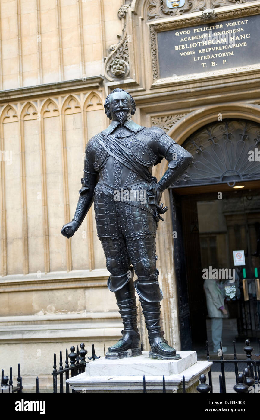 Statua del conte di Pembroke presso la Oxford University biblioteca Bodleian Library Foto Stock